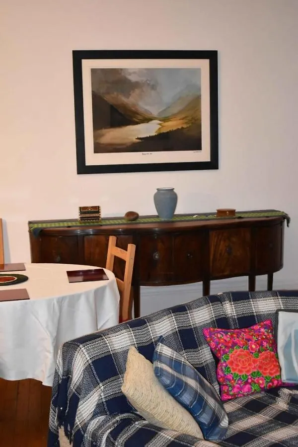 Traditional Apartment Oer The Meadows Edinburgh 0*,