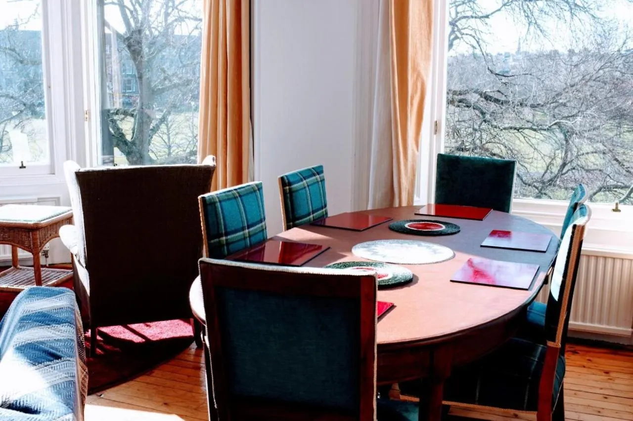 Traditional Apartment Oer The Meadows Edinburgh