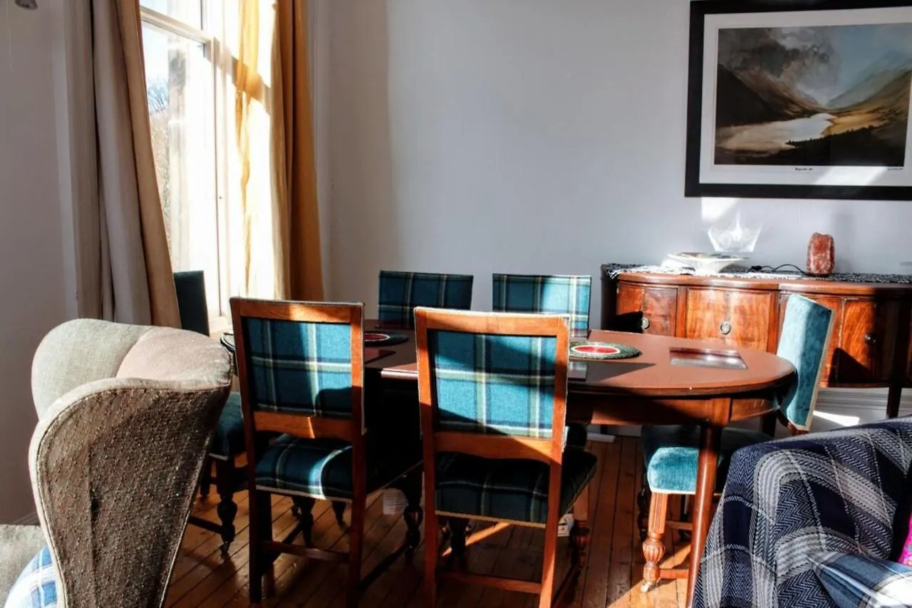 Traditional Apartment Oer The Meadows Edinburgh United Kingdom