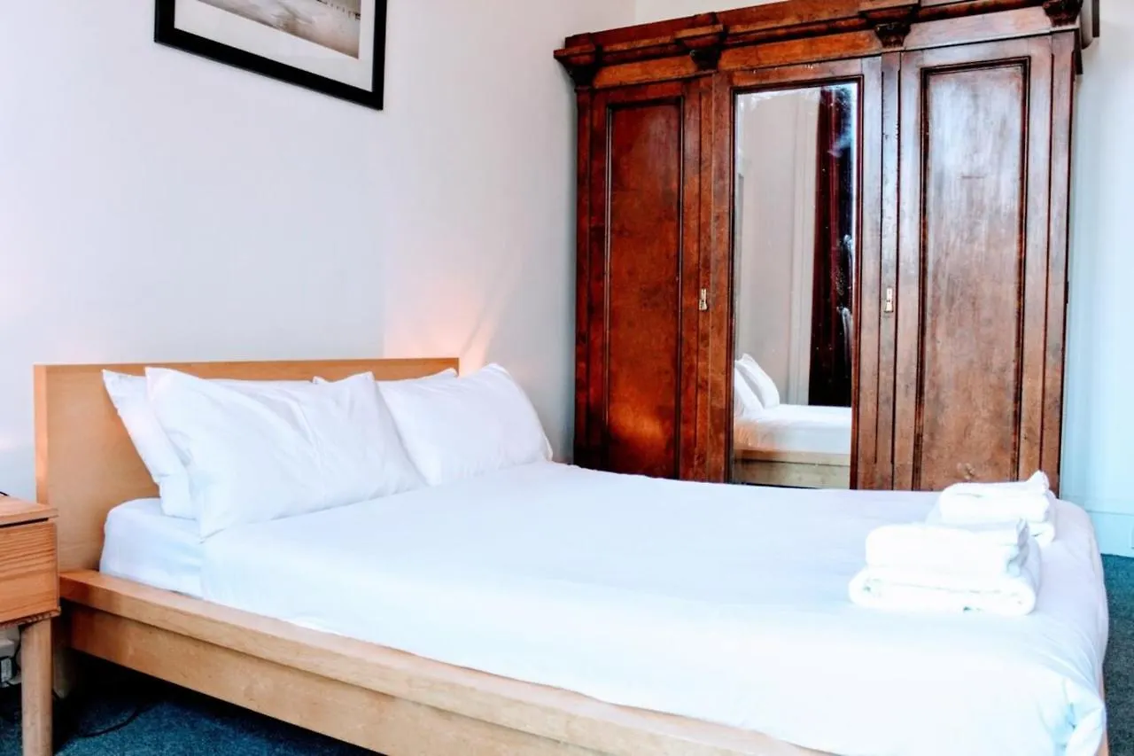 Traditional Apartment Oer The Meadows Edinburgh 0*,  United Kingdom