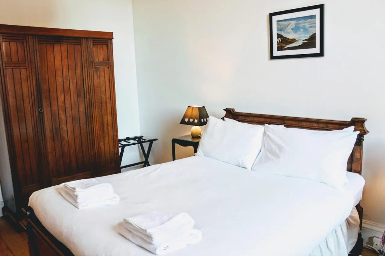 Traditional Apartment Oer The Meadows Edinburgh