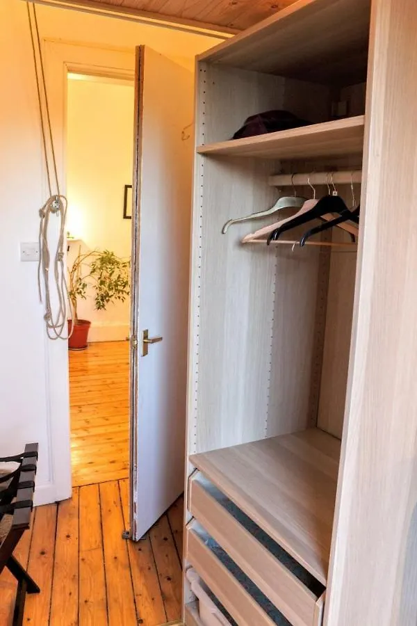Traditional Apartment Oer The Meadows Edinburgh