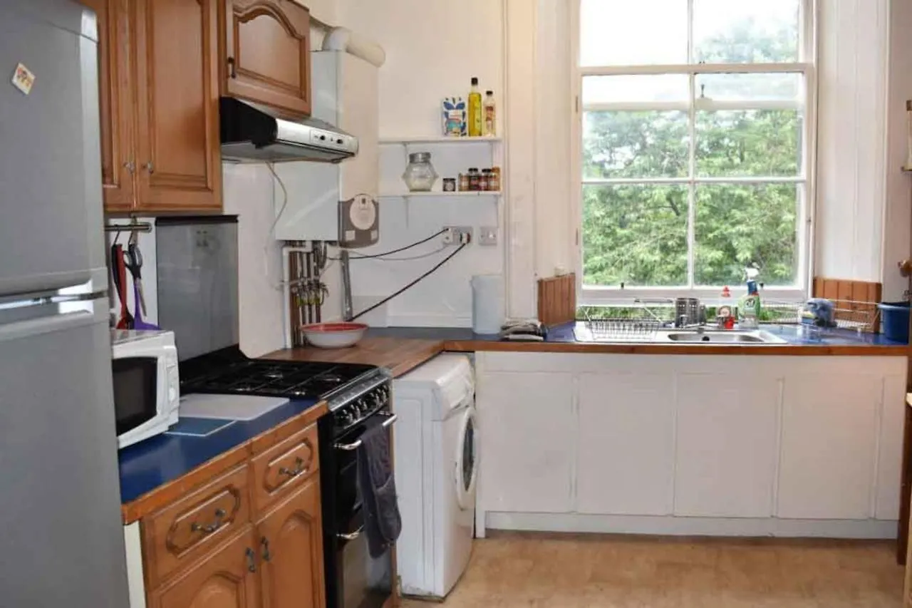 Traditional Apartment Oer The Meadows Edinburgh