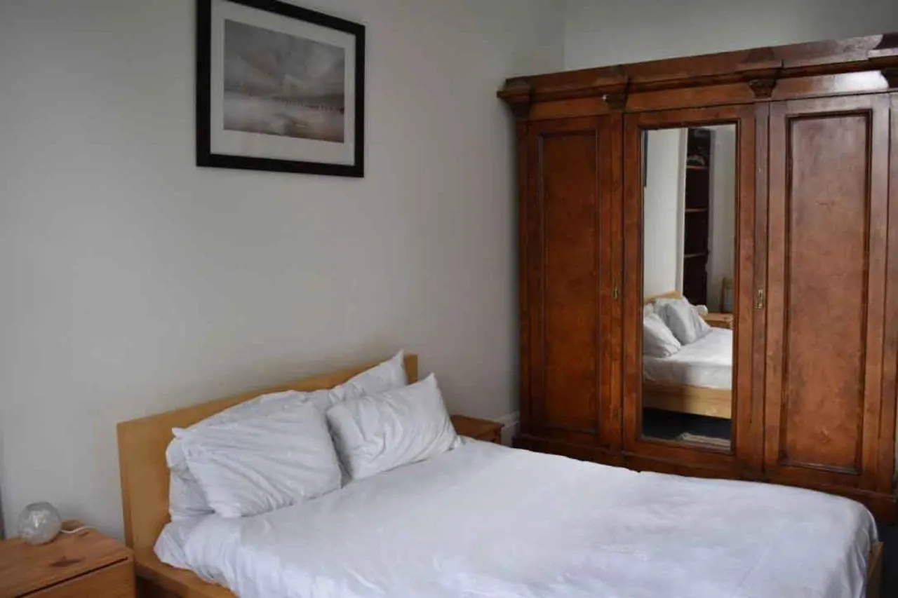 Traditional Apartment Oer The Meadows Edinburgh