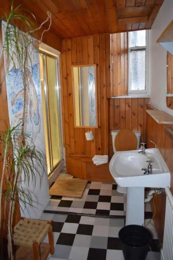 Traditional Apartment Oer The Meadows Edinburgh