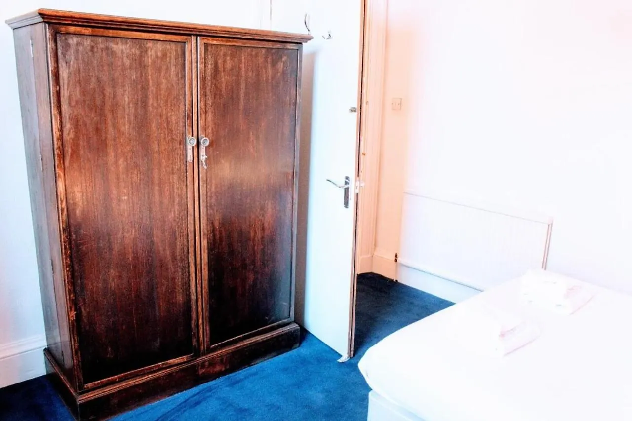 Traditional Apartment Oer The Meadows Edinburgh United Kingdom