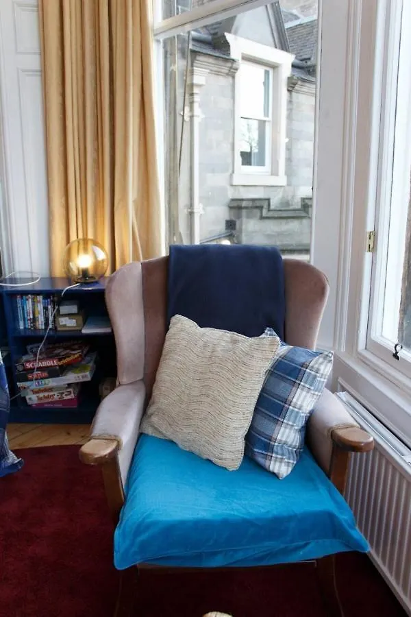 Traditional Apartment Oer The Meadows Edinburgh