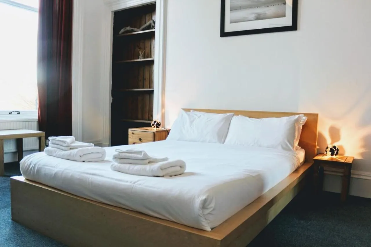 Traditional Apartment Oer The Meadows Edinburgh United Kingdom