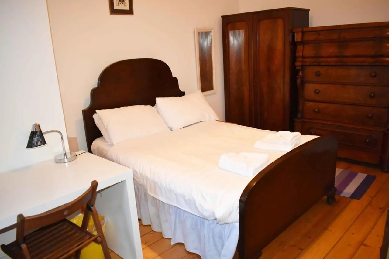 Traditional Apartment Oer The Meadows Edinburgh 0*,  United Kingdom