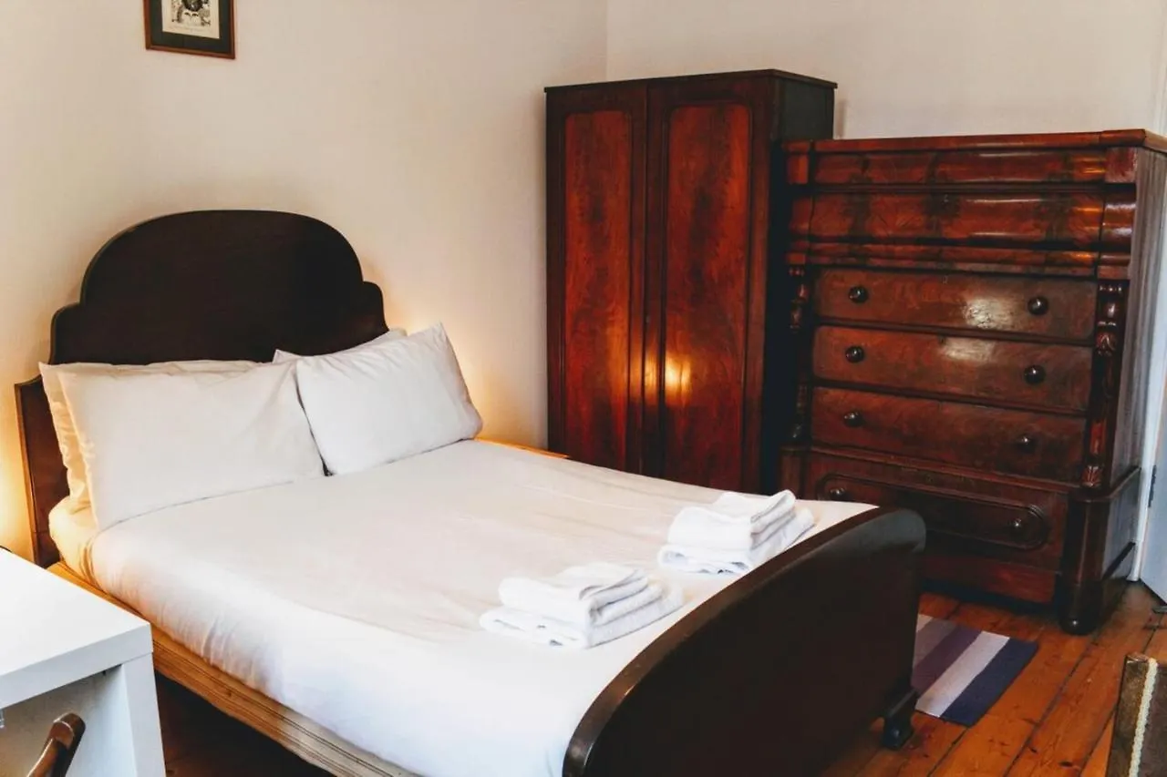 Traditional Apartment Oer The Meadows Edinburgh