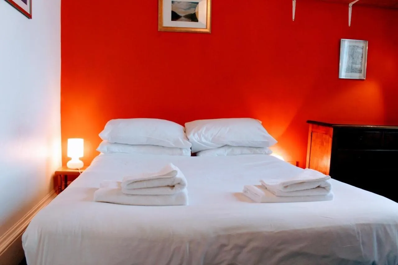 Traditional Apartment Oer The Meadows Edinburgh United Kingdom