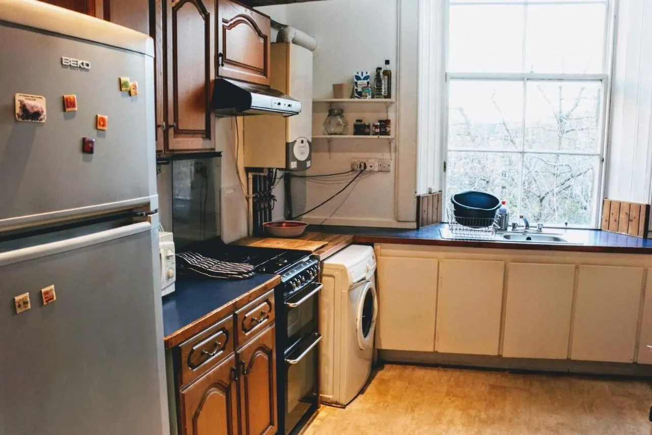 Traditional Apartment Oer The Meadows Edinburgh