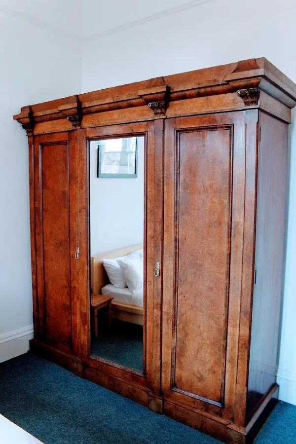 Traditional Apartment Oer The Meadows Edinburgh United Kingdom