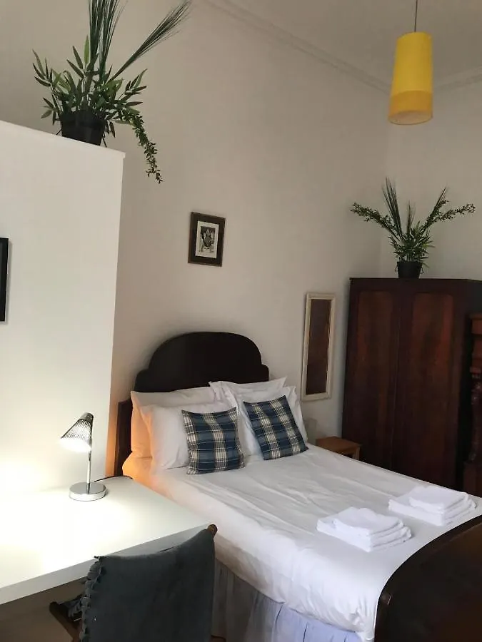Traditional Apartment Oer The Meadows Edinburgh