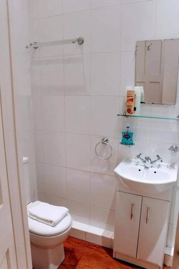 Traditional Apartment Oer The Meadows Edinburgh United Kingdom
