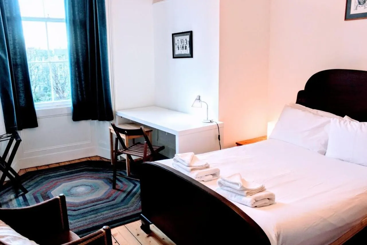 Traditional Apartment Oer The Meadows Edinburgh